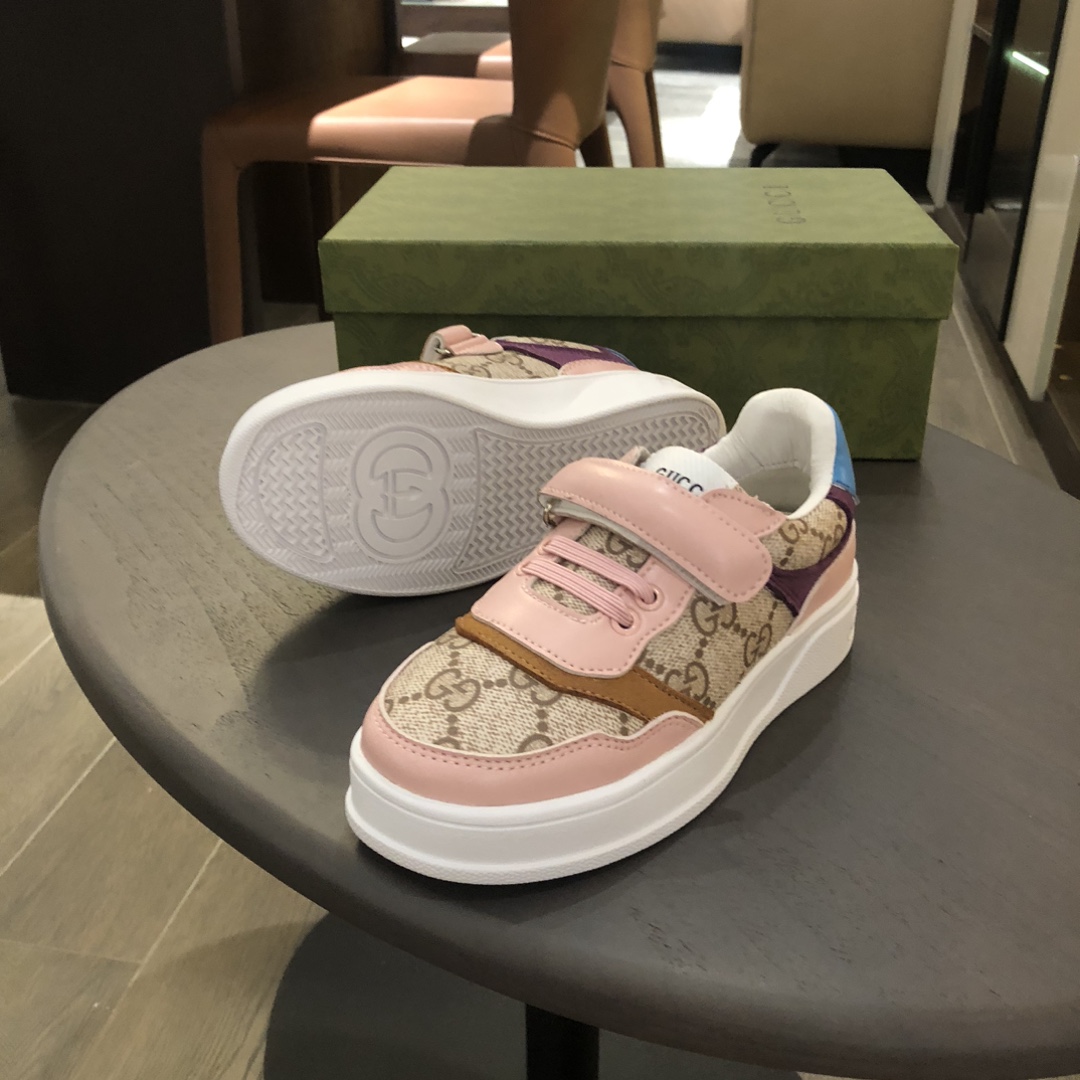 Children's shoes child